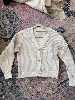 Everlane chunky knit cream cardigan